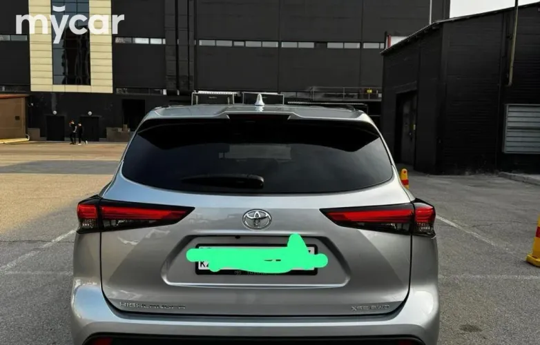 фото Toyota Highlander 2021 года с пробегом за 19500000 тенге в undefined