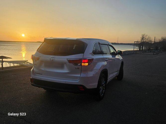 фото Toyota Highlander 2014 года с пробегом за 15300000 тенге в undefined