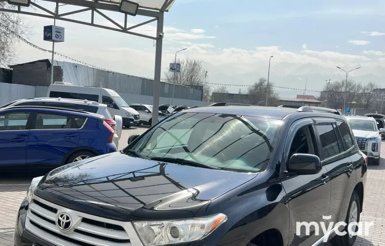 фото Toyota Highlander 2011 года с пробегом за 12000000 тенге в undefined