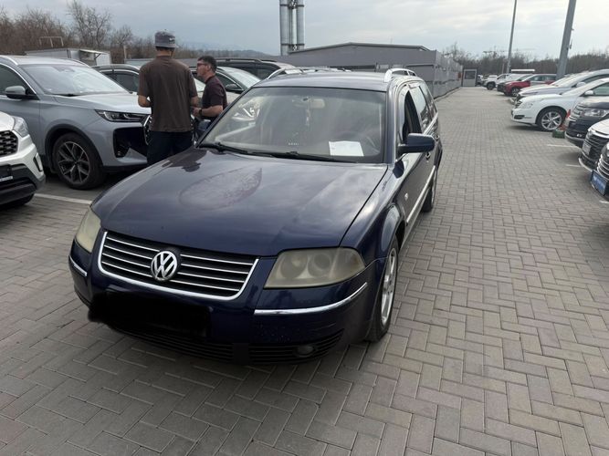 фото Volkswagen Passat 2003 года с пробегом за 3800000 тенге в undefined