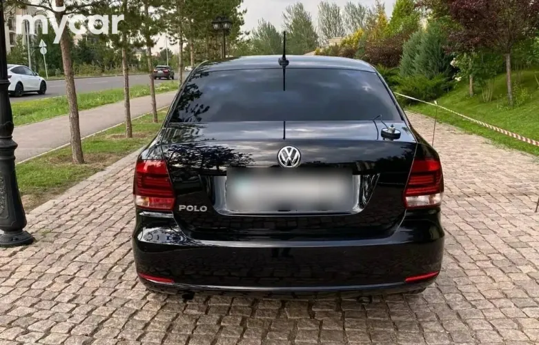 фото Volkswagen Polo 2009 года с пробегом за 1000000 тенге в undefined