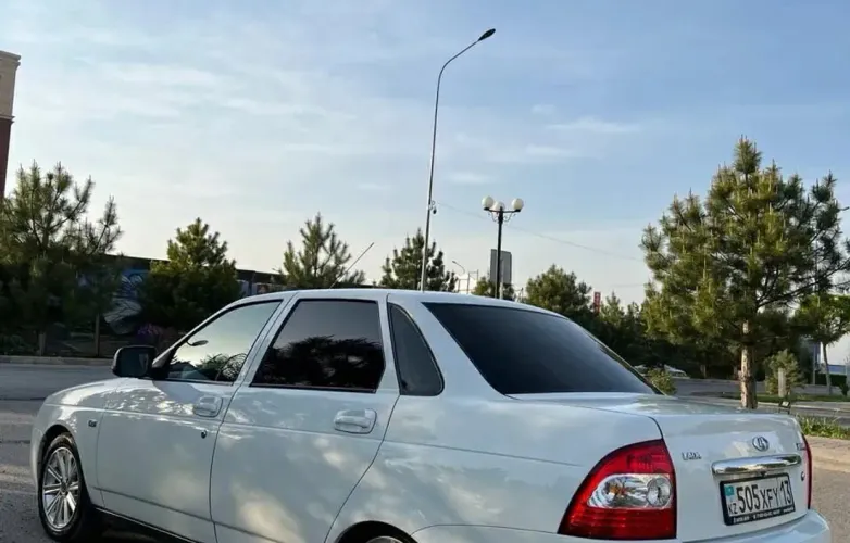 фото Volkswagen Polo 2014 года с пробегом за 1000000 тенге в undefined