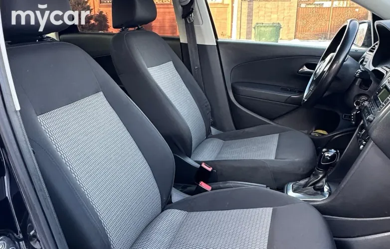 фото Volkswagen Polo 2018 года с пробегом за 1000000 тенге в undefined