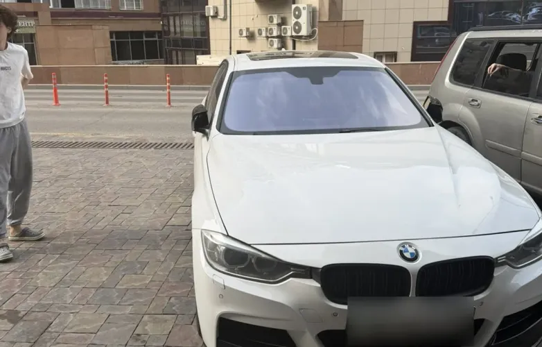фото BMW 3 серия 2012 года с пробегом за 11000000 тенге в undefined