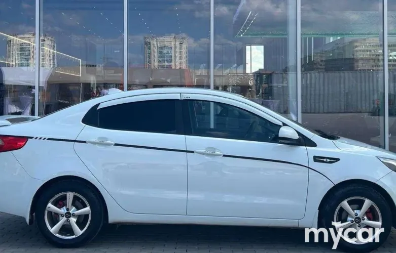 фото Kia Rio 2013 года с пробегом за 3700000 тенге в undefined